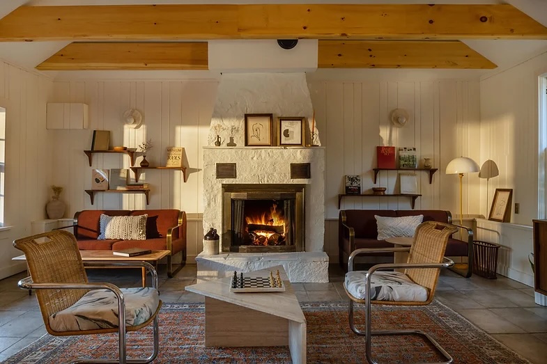 CoZy fireplace area at the Eastwind Hotel Lake Placid | One of our favorite Catskills Wedding Venues