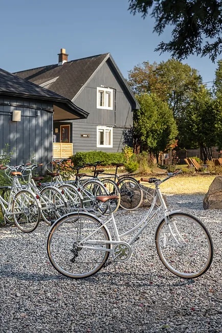 Free bikes available at the Eastwind Hotel Lake Placid | One of our favorite Catskills Wedding Venues