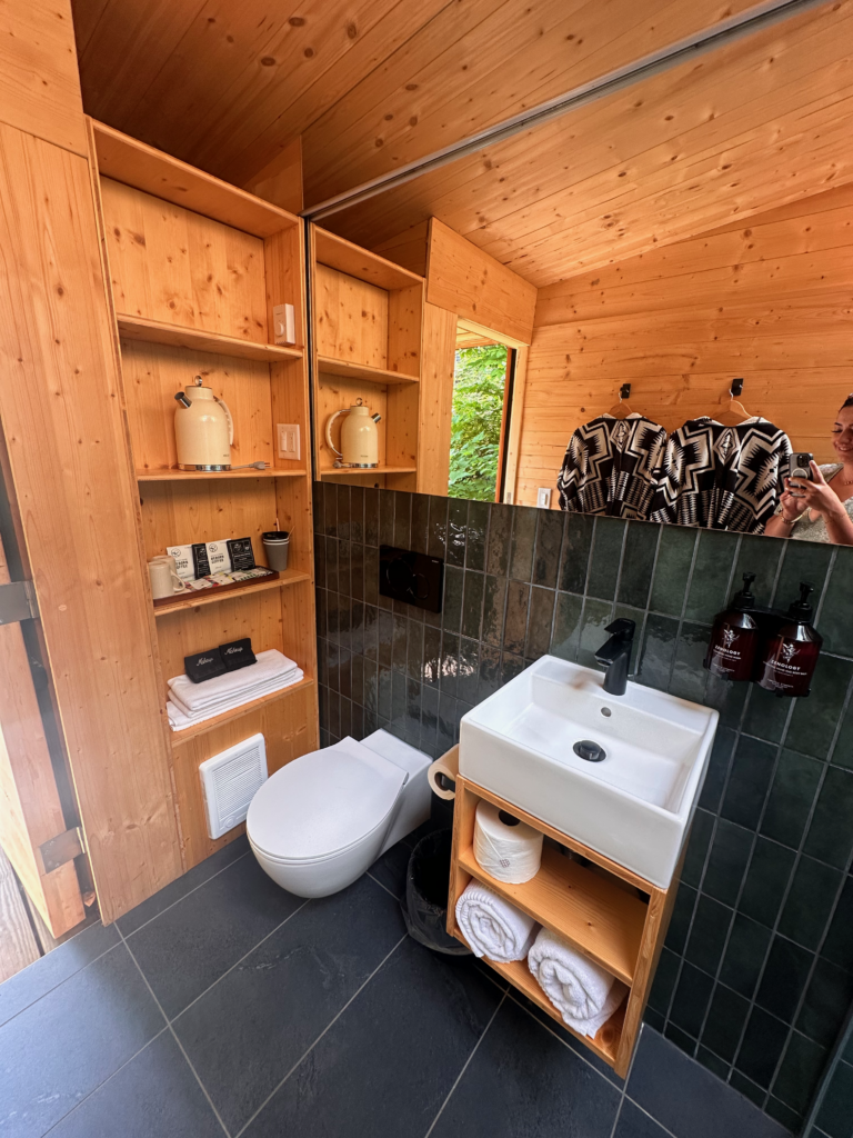 Bathroom at at the Eastwind Hotel Oliverea Valley