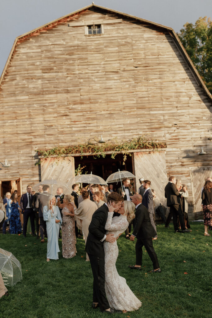 Wedding at The Hayfield Catskills planned by the Main Event by Kelly, a luxury wedding planner based in the Hudson Valley. 